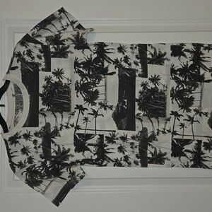 Black and white palm tree tshirt